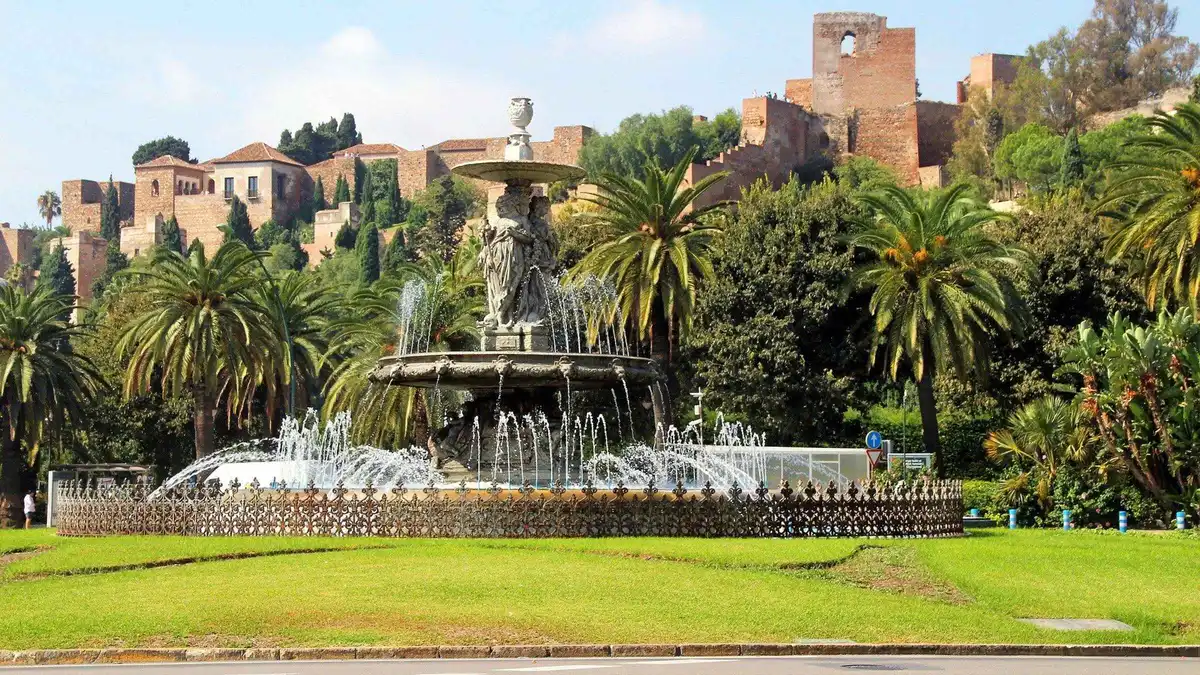 Guided group walking from the Alcazaba towards Málaga Cathedral, Cathedral, Alcazaba and Roman Theatre tour with tickets in Málaga