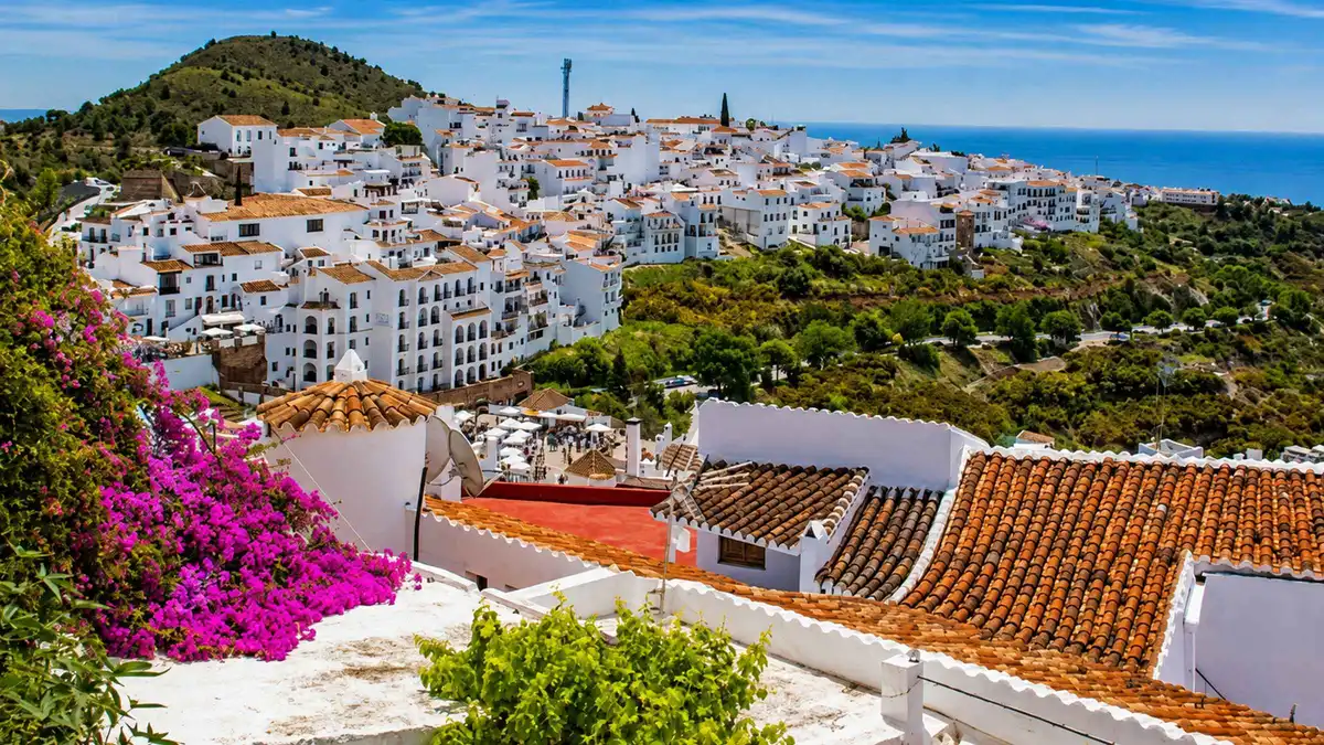 Flower-lined white lane in Frigiliana on a half-day private tour from Málaga