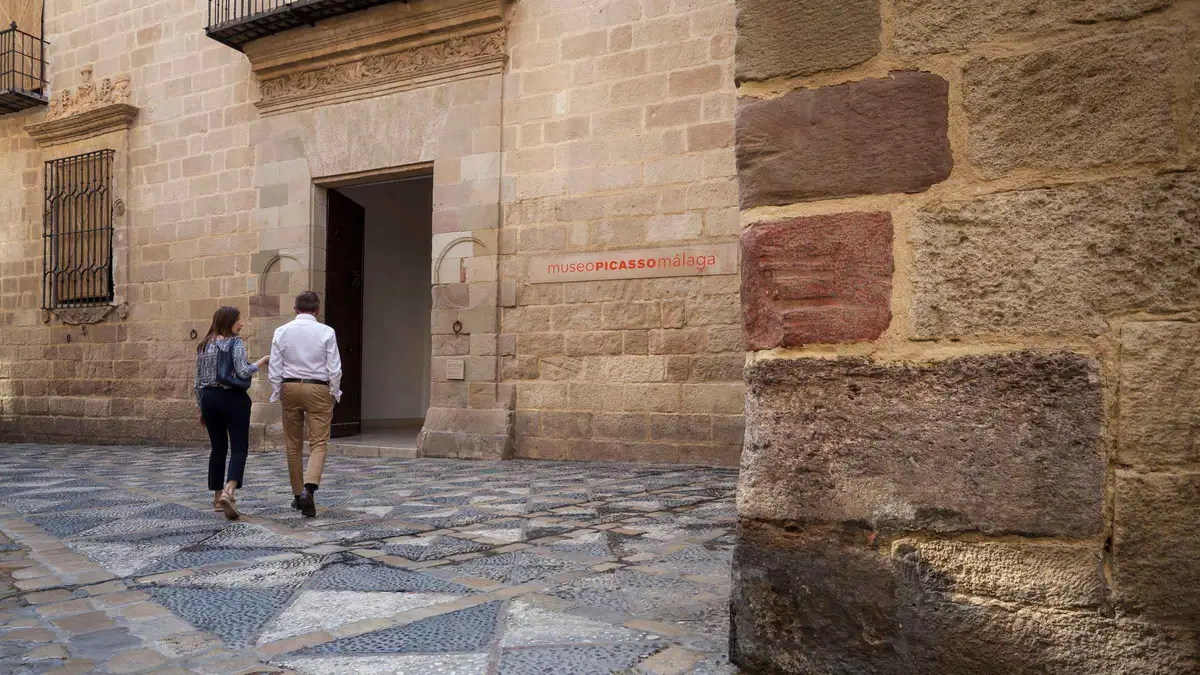 Renaissance courtyard of the Palacio de Buenavista housing the Picasso collection, Museo Picasso Málaga entry ticket