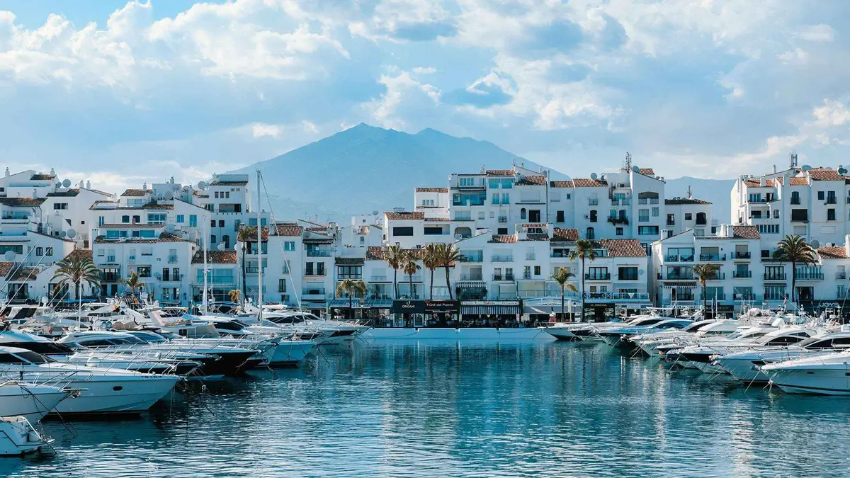 Yachts moored in Puerto Banús on a Marbella, Mijas and Puerto Banús guided tour from Málaga